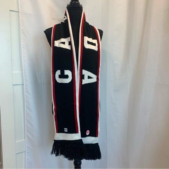 Hudson’s Bay Canada Olympic Scarf black ivory red unisex NWT - Picture 2 of 7